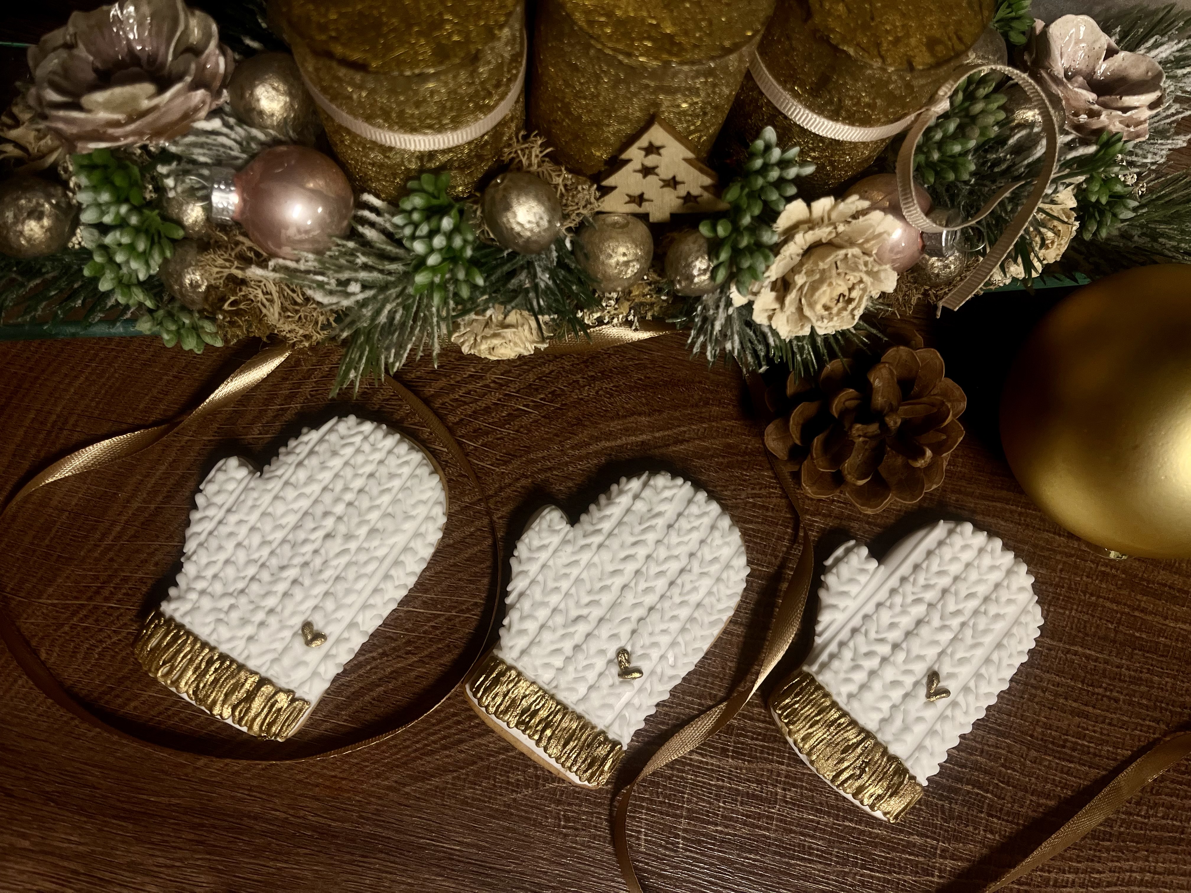 Mézeskalács kesztyűk, asztaldísszel